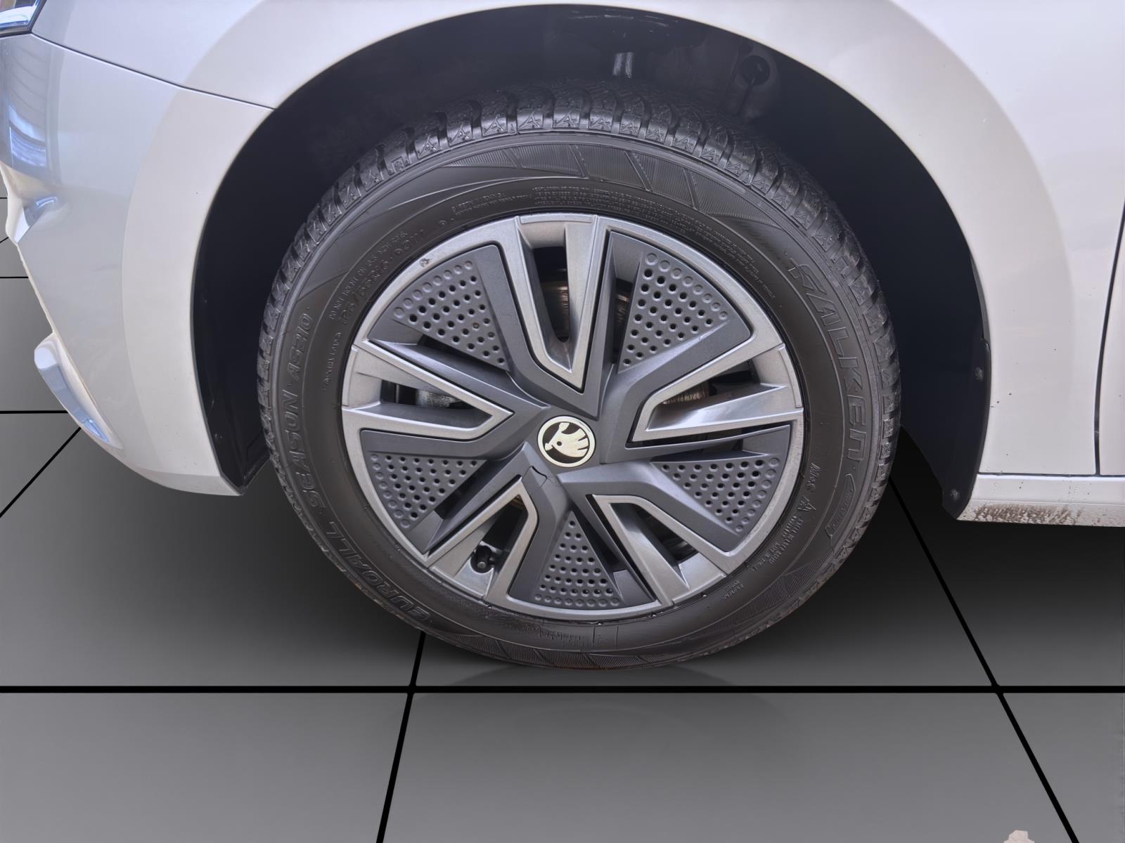 Skoda Fabia 1.0 TSI DSG SELECTION NAVI PANO KLIMA PDC