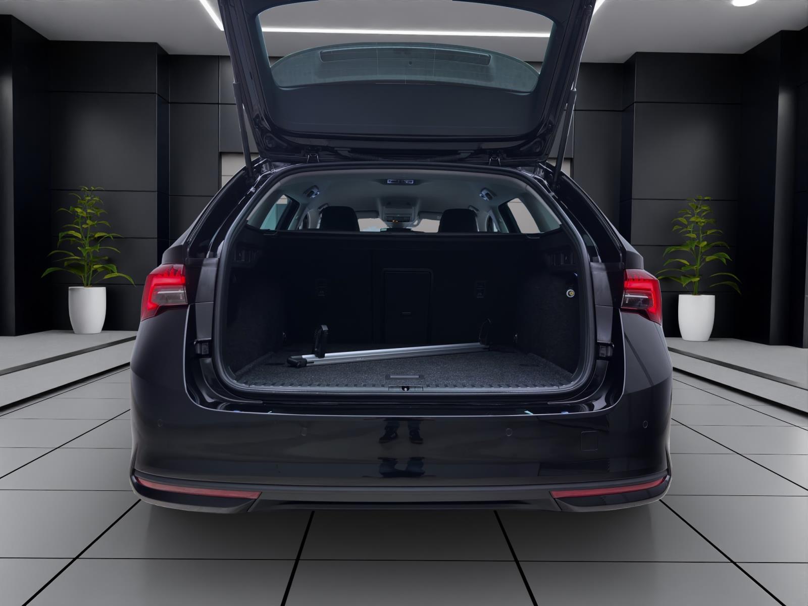 Skoda Octavia Combi 1.5 TSI SELECTION NAVI PDC SITZHZG ACC