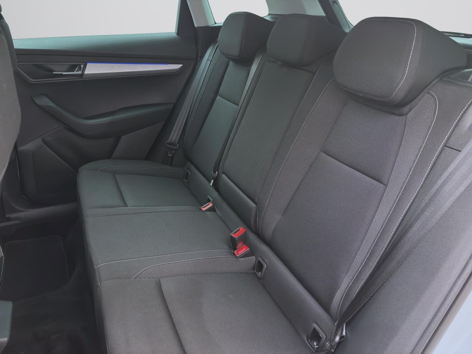 Bild 13: Skoda Karoq 1.5 TSI DSG SELECTION NAVI PDC KAMERA ACC