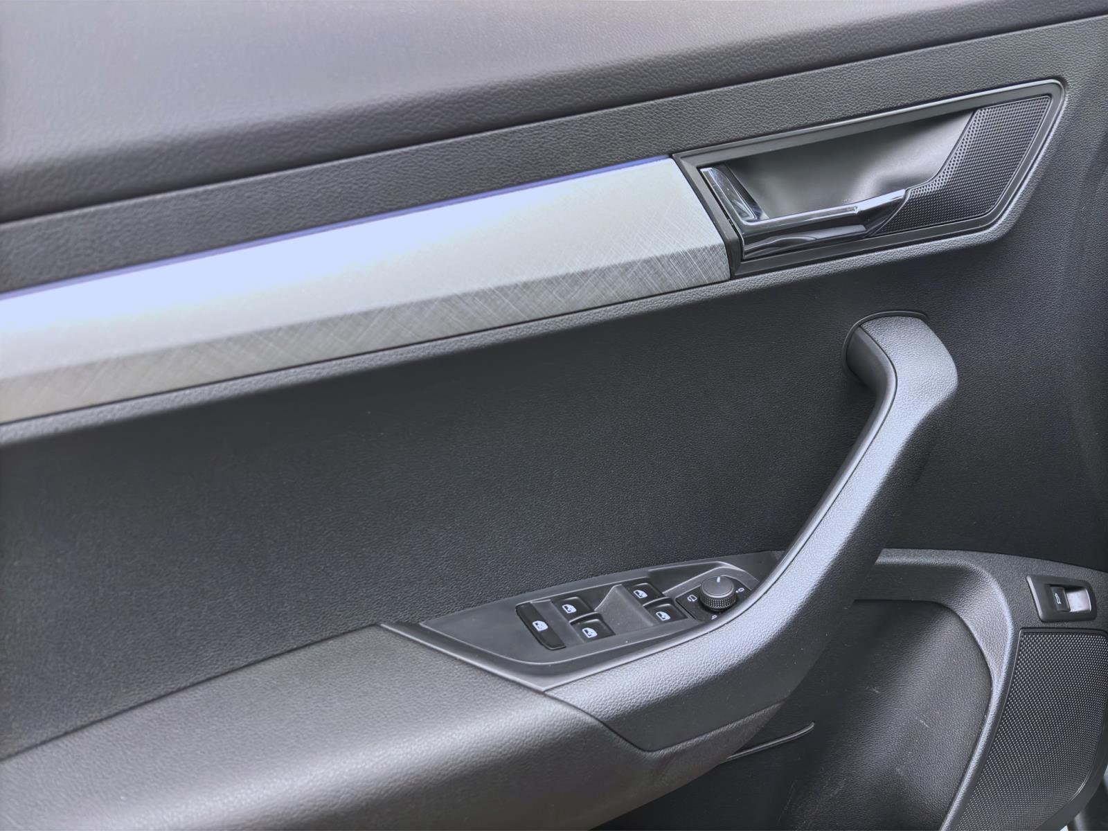 Skoda Karoq 1.5 TSI DSG SELECTION NAVI KAMERA MATRIX SITZHZG