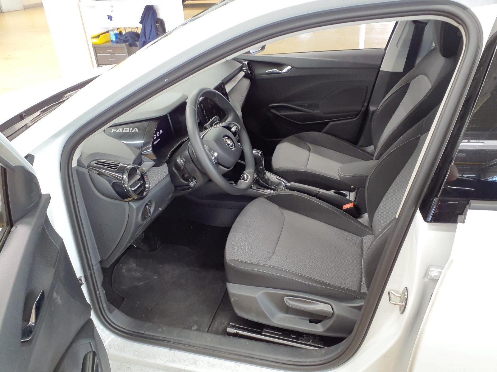 Skoda Fabia 1.0 TSI DSG SELECTION NAVI PANO KLIMA PDC