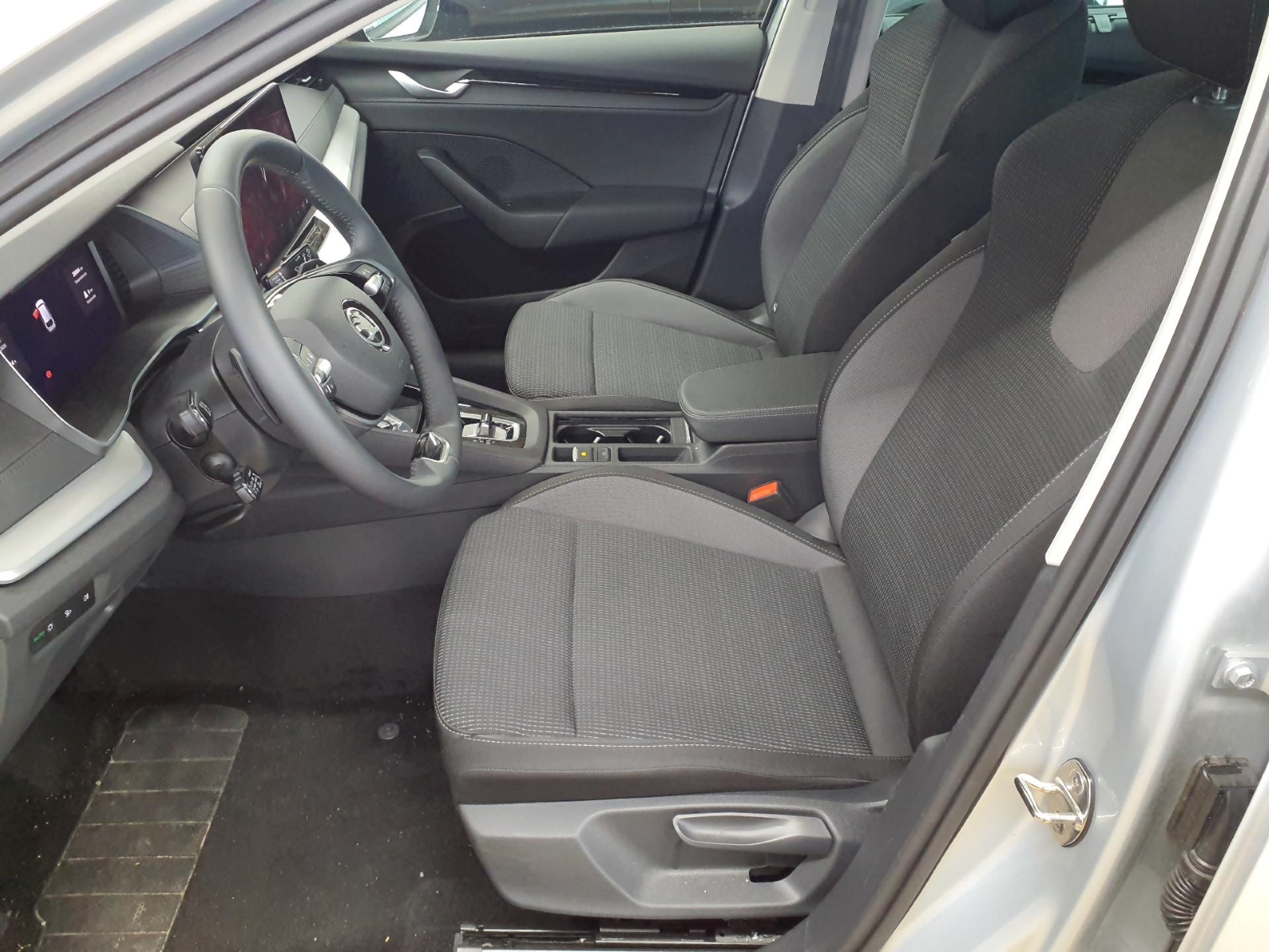 Skoda Octavia Combi 2.0 TDI DSG SELECTION NAVI KLIMA PDC MATRIX