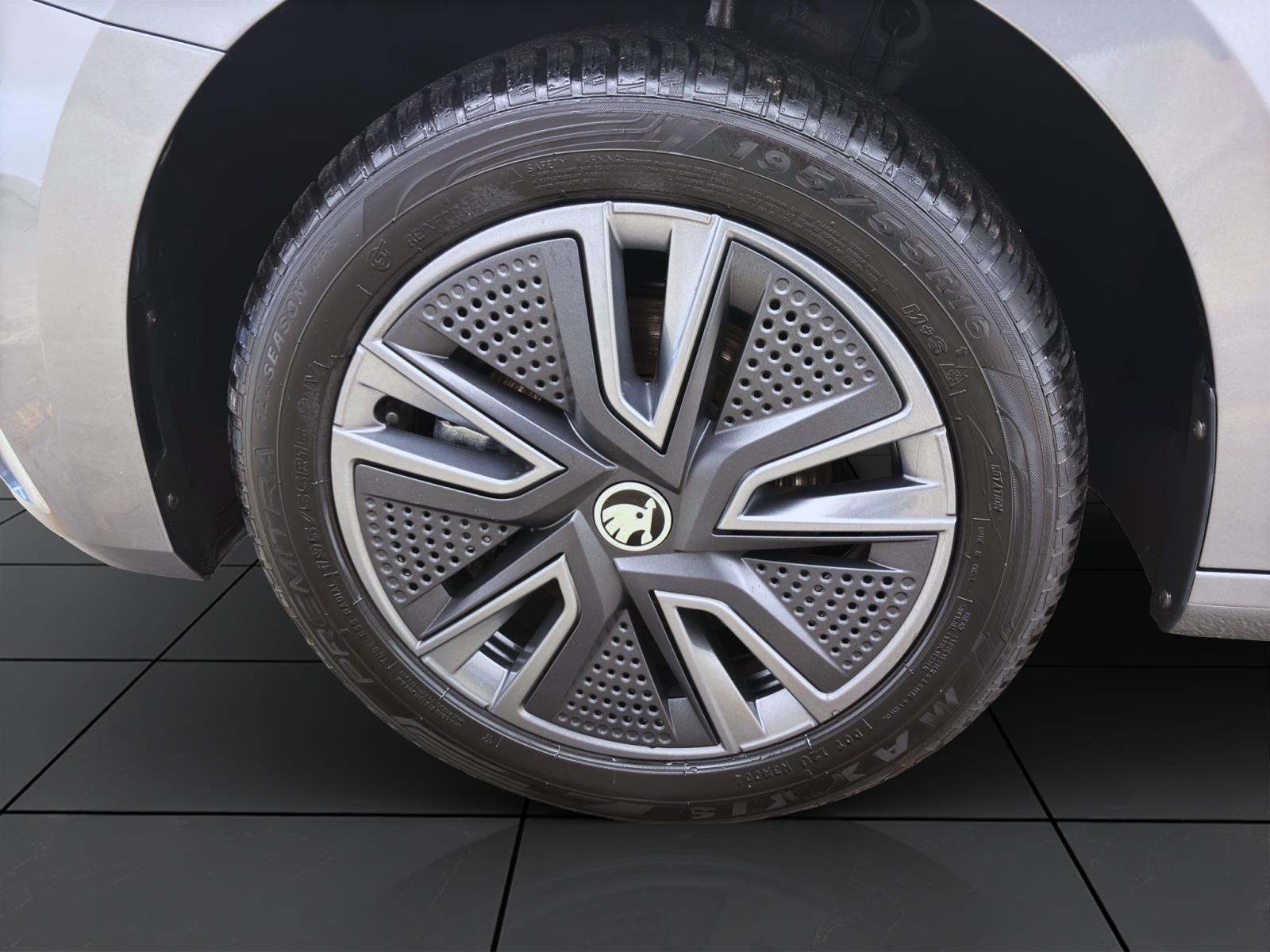 Skoda Fabia 1.0 TSI DSG SELECTION NAVI PANO KLIMA PDC