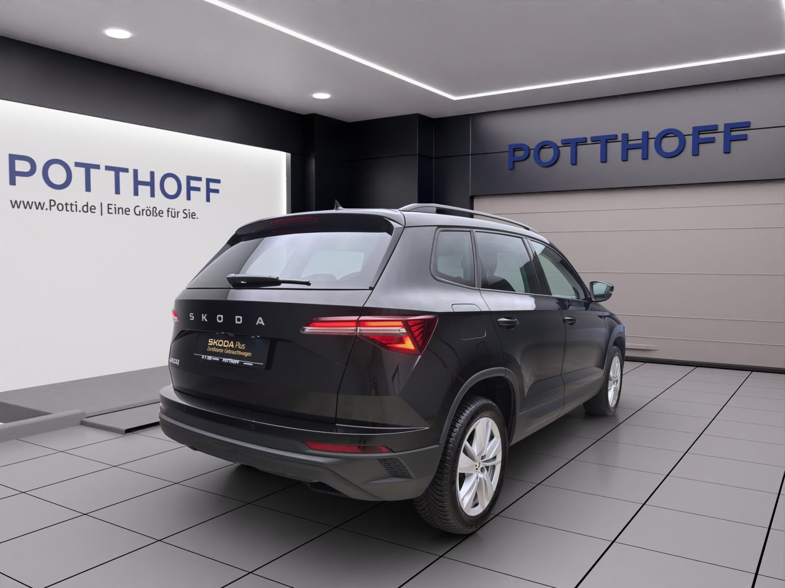 Skoda Karoq 1.5 TSI DSG SELECTION NAVI KAMERA PDC ACC