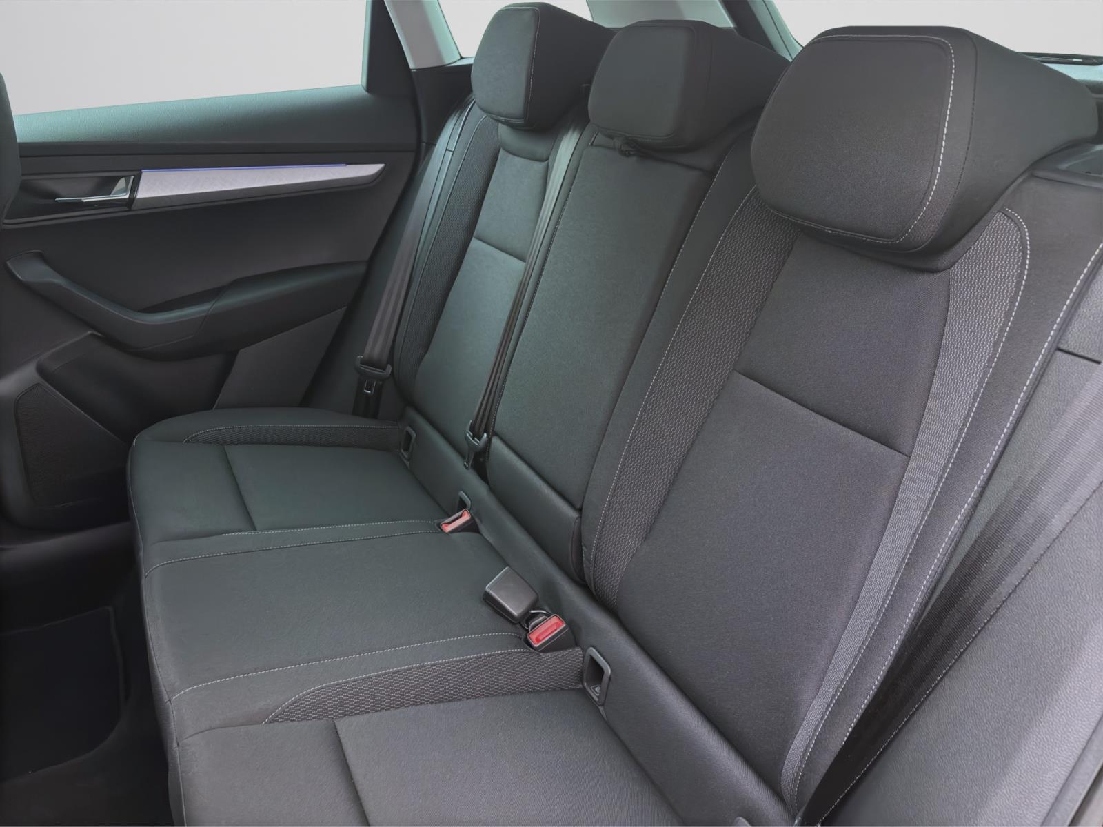 Skoda Karoq 1.5 TSI DSG SELECTION NAVI KAMERA PDC ACC