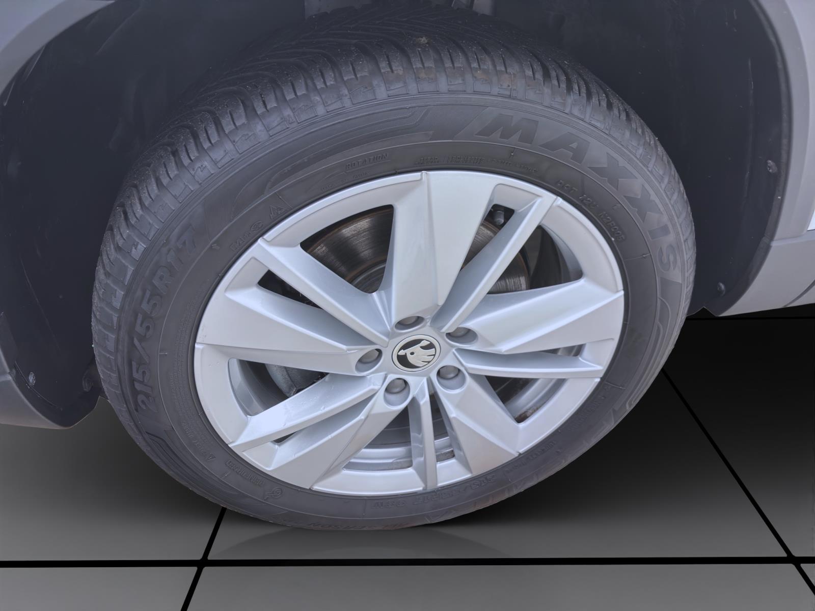 Skoda Karoq 1.5 TSI DSG SELECTION NAVI MATRIX PDC KAMERA