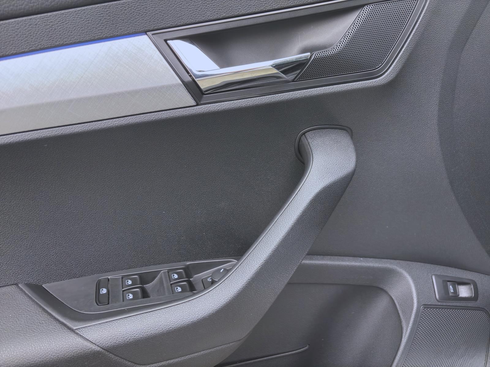 Skoda Karoq 1.5 TSI DSG SELECTION NAVI MATRIX PDC KAMERA