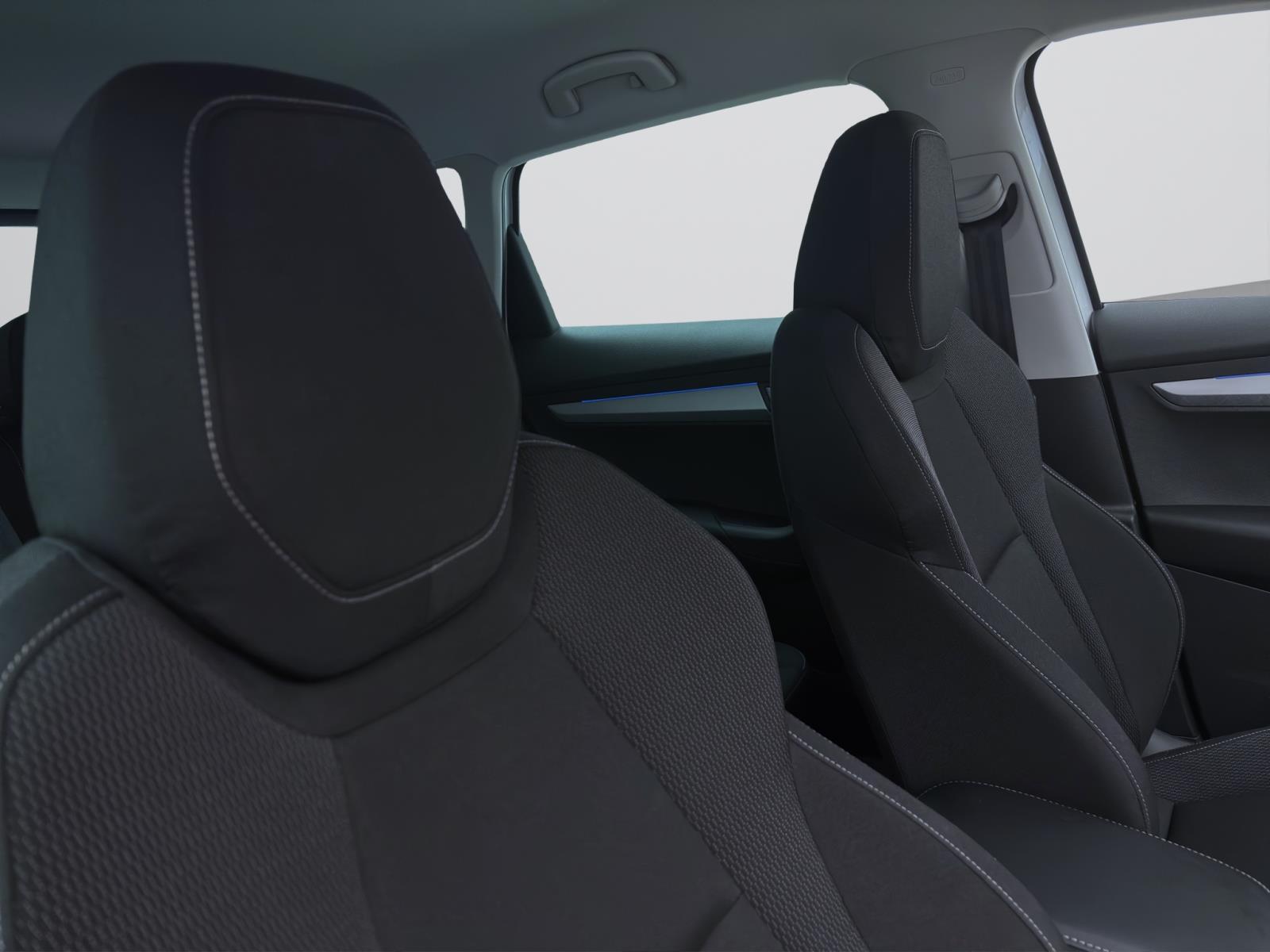 Skoda Karoq 1.5 TSI DSG SELECTION NAVI MATRIX PDC KAMERA