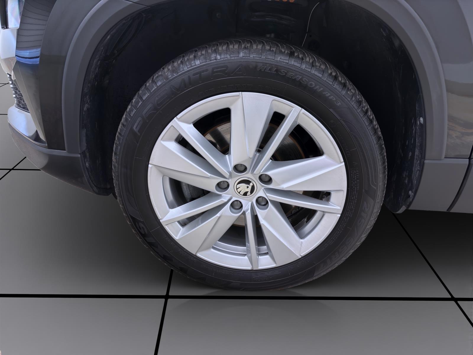 Skoda Karoq 1.5 TSI DSG SELECTION NAVI KAMERA PDC ACC