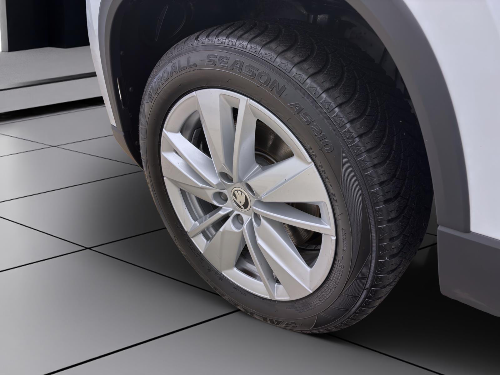 Skoda Karoq 1.5 TSI DSG SELECTION NAVI KAMERA ACC MATRIX