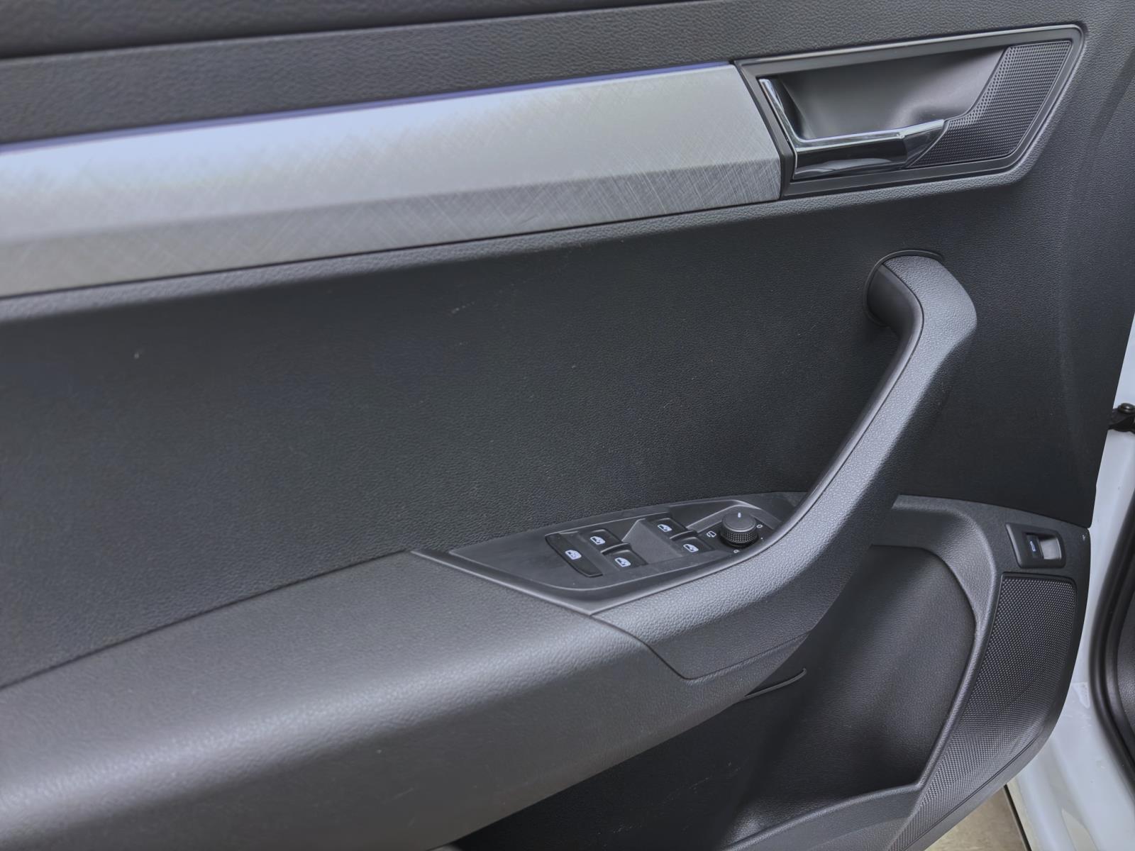 Skoda Karoq 1.5 TSI DSG SELECTION NAVI KAMERA ACC MATRIX