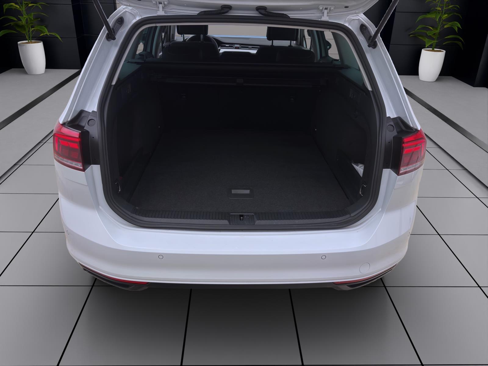Volkswagen Passat Variant 2.0 TDI DSG BUSINESS NAVI KAMERA SITZHZG