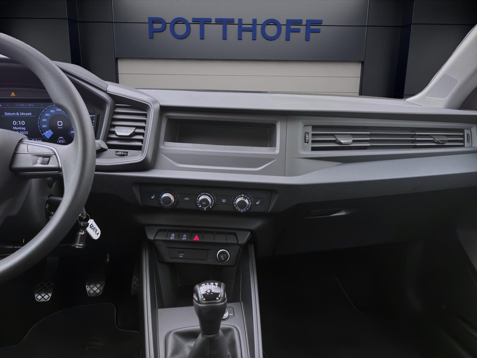 Bild 13: Audi A1 Sportback 25 TFSI PDC SITZHZG KLIMA