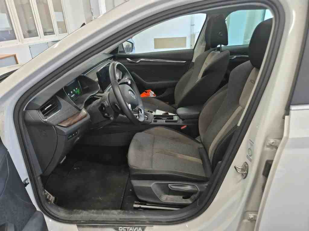 Skoda Octavia Combi 2.0 TDI DSG 4x4 SCOUT STANDHZG MATRIX AHK