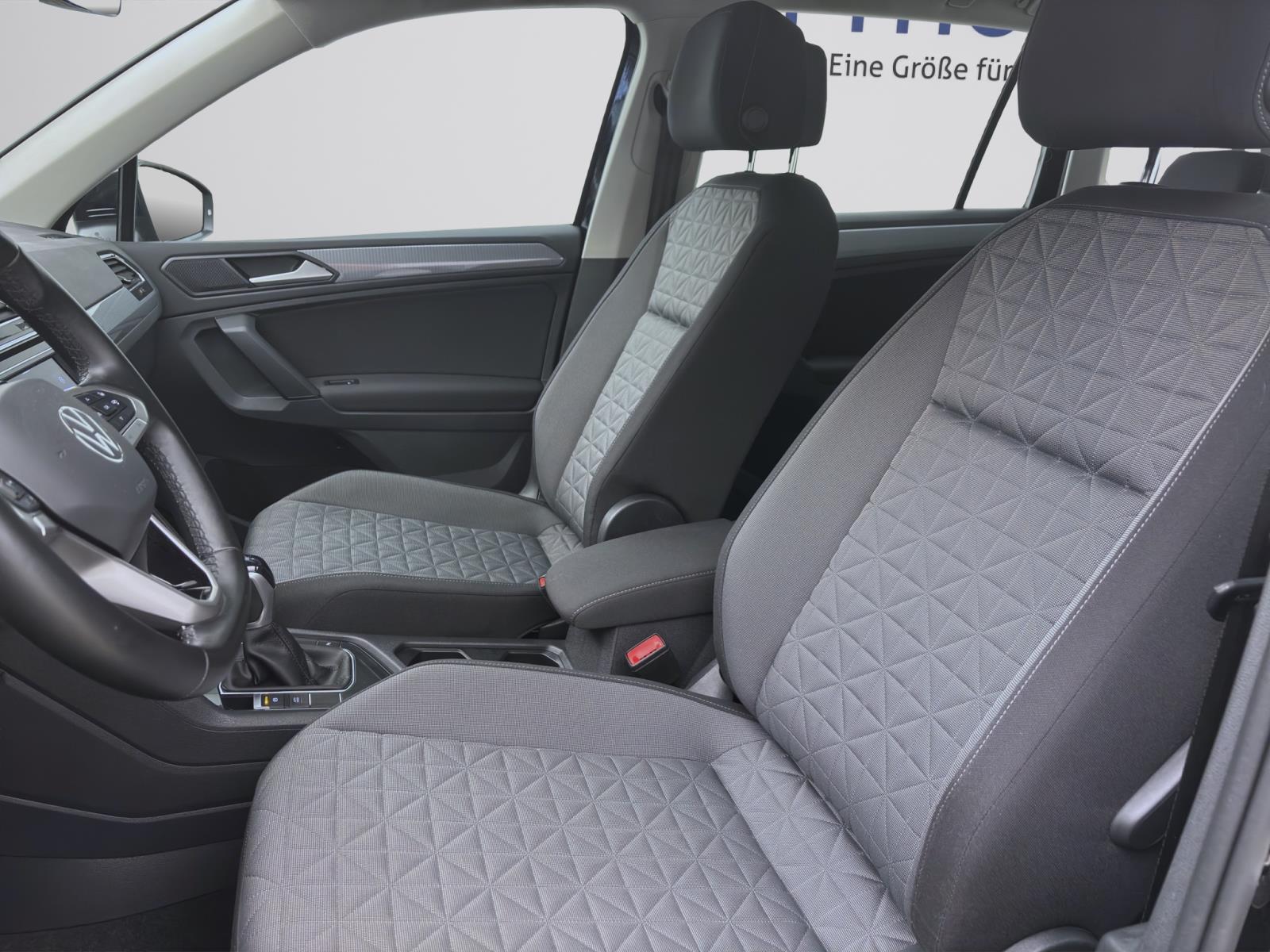 Bild 8: Volkswagen Tiguan 1.5 TSI DSG LIFE NAVI PDC SITZHZG ACC