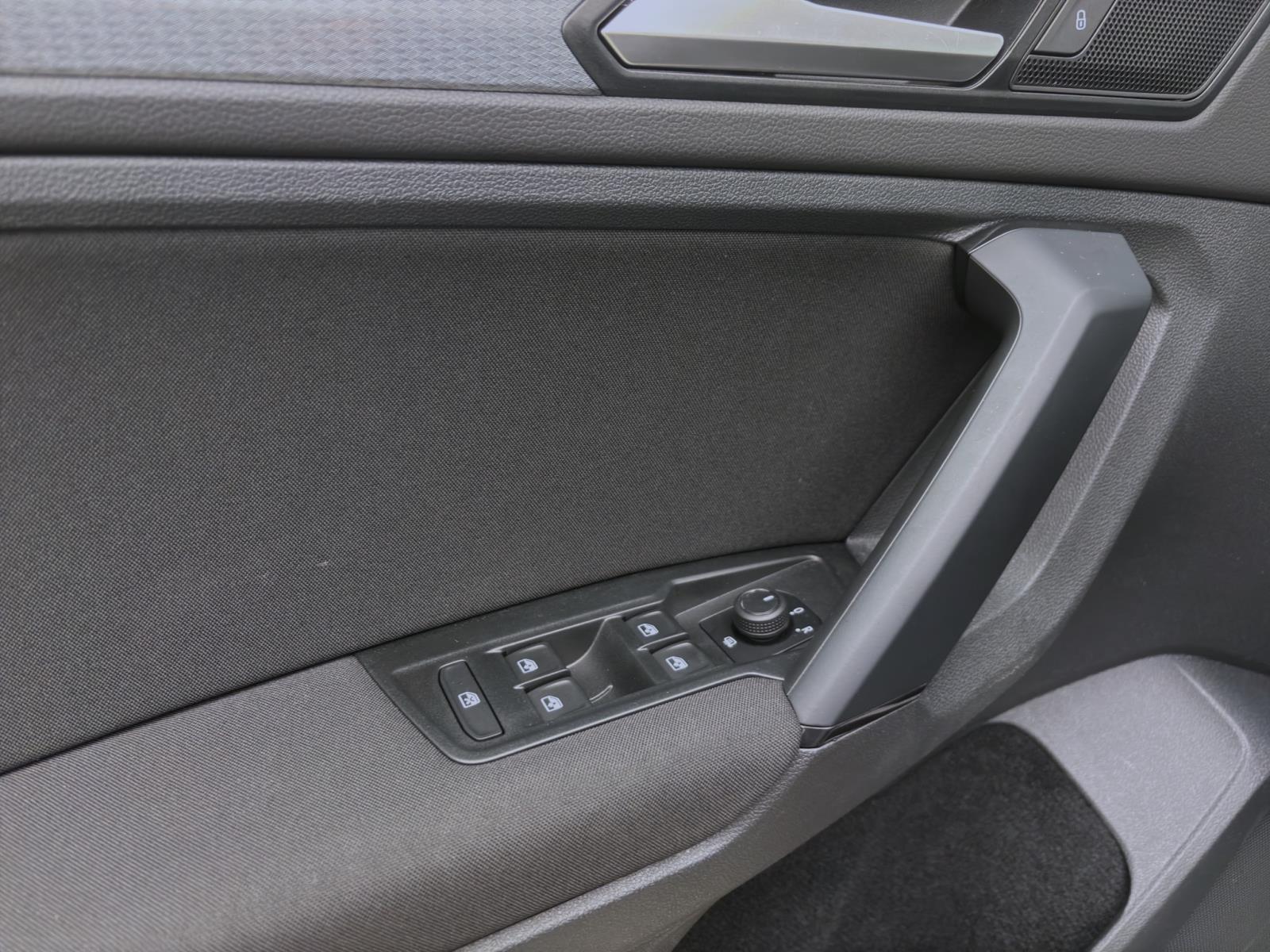 Bild 9: Volkswagen Tiguan 1.5 TSI DSG LIFE NAVI PDC SITZHZG ACC