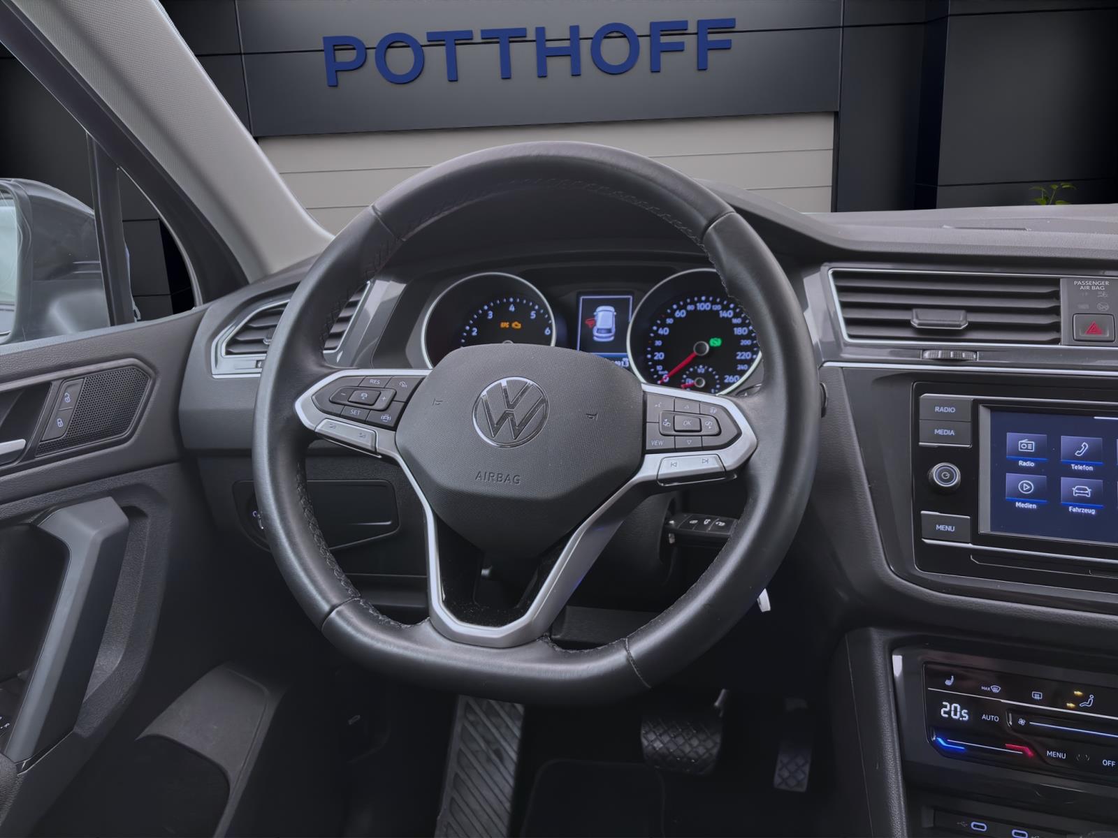 Bild 10: Volkswagen Tiguan 1.5 TSI DSG LIFE NAVI PDC SITZHZG ACC