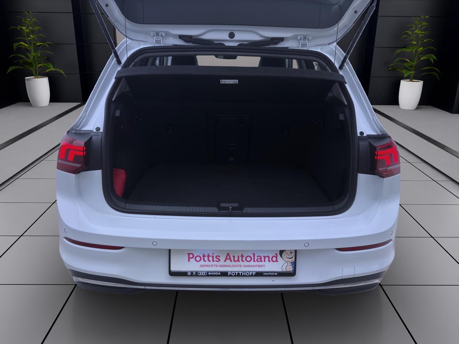 Volkswagen Golf 1.5 TSI GOAL NAVI AHK SITZHZG PDC