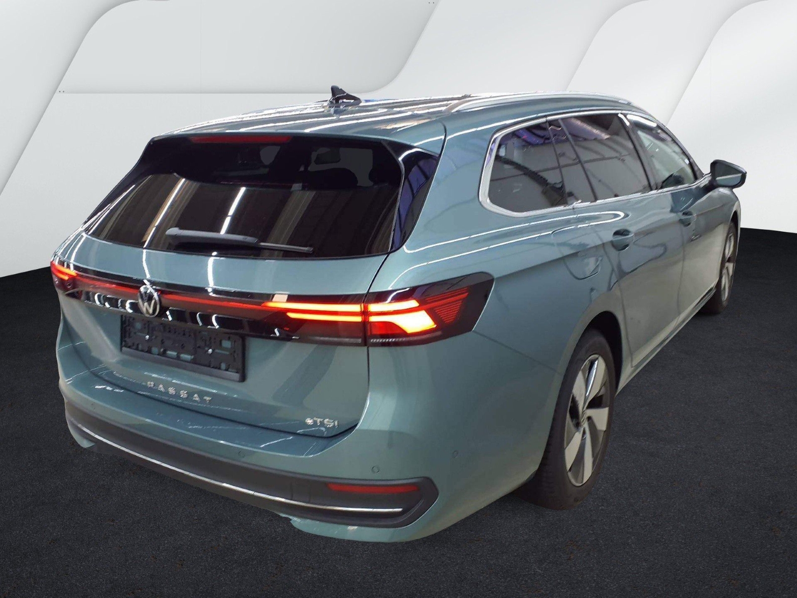 Volkswagen Passat Variant 1.5 eTSI DSG BUSINESS NAVI AHK KAMERA PDC