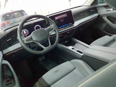 Volkswagen Passat Variant 1.5 eTSI DSG BUSINESS NAVI AHK KAMERA PDC