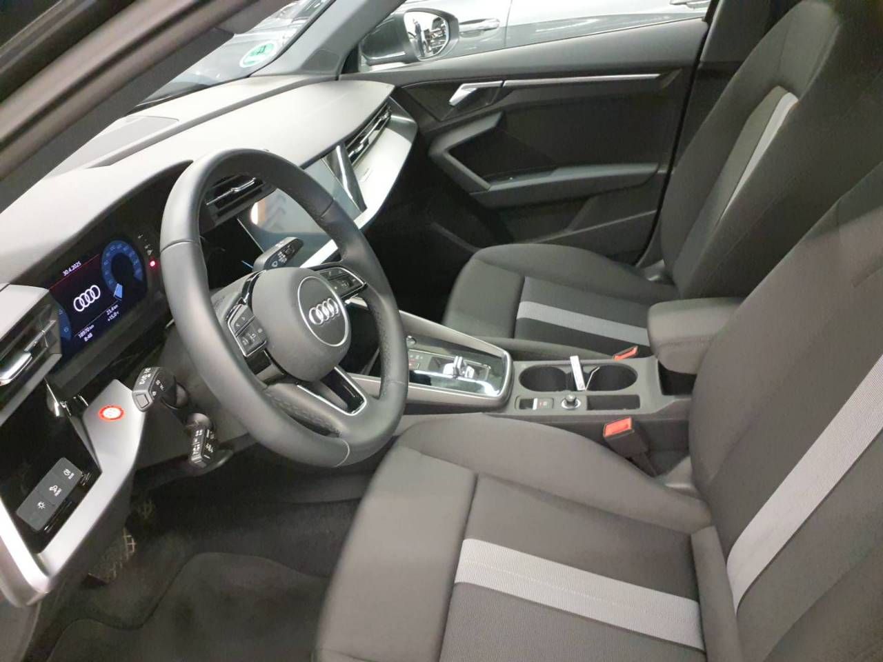 Audi A3 Limousine 30 TDI ADVANCED PDC LED KAMERA AHK