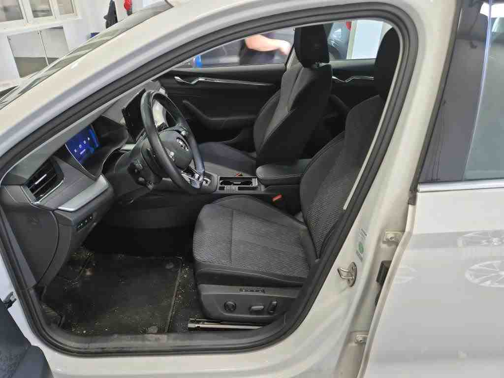 Skoda Octavia Combi 2.0 TDI DSG STYLE STDHZG AHK NAVI PDC
