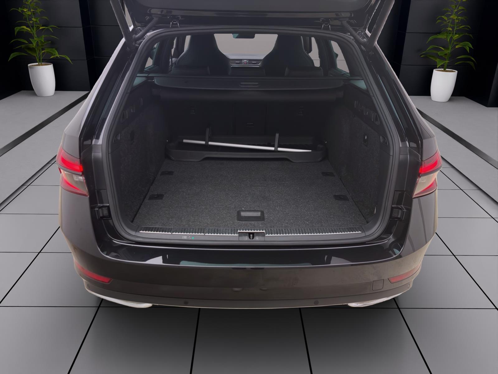 Skoda Superb Combi 2.0 TDI DSG 4x4 SPORTLINE AHK NAVI LED