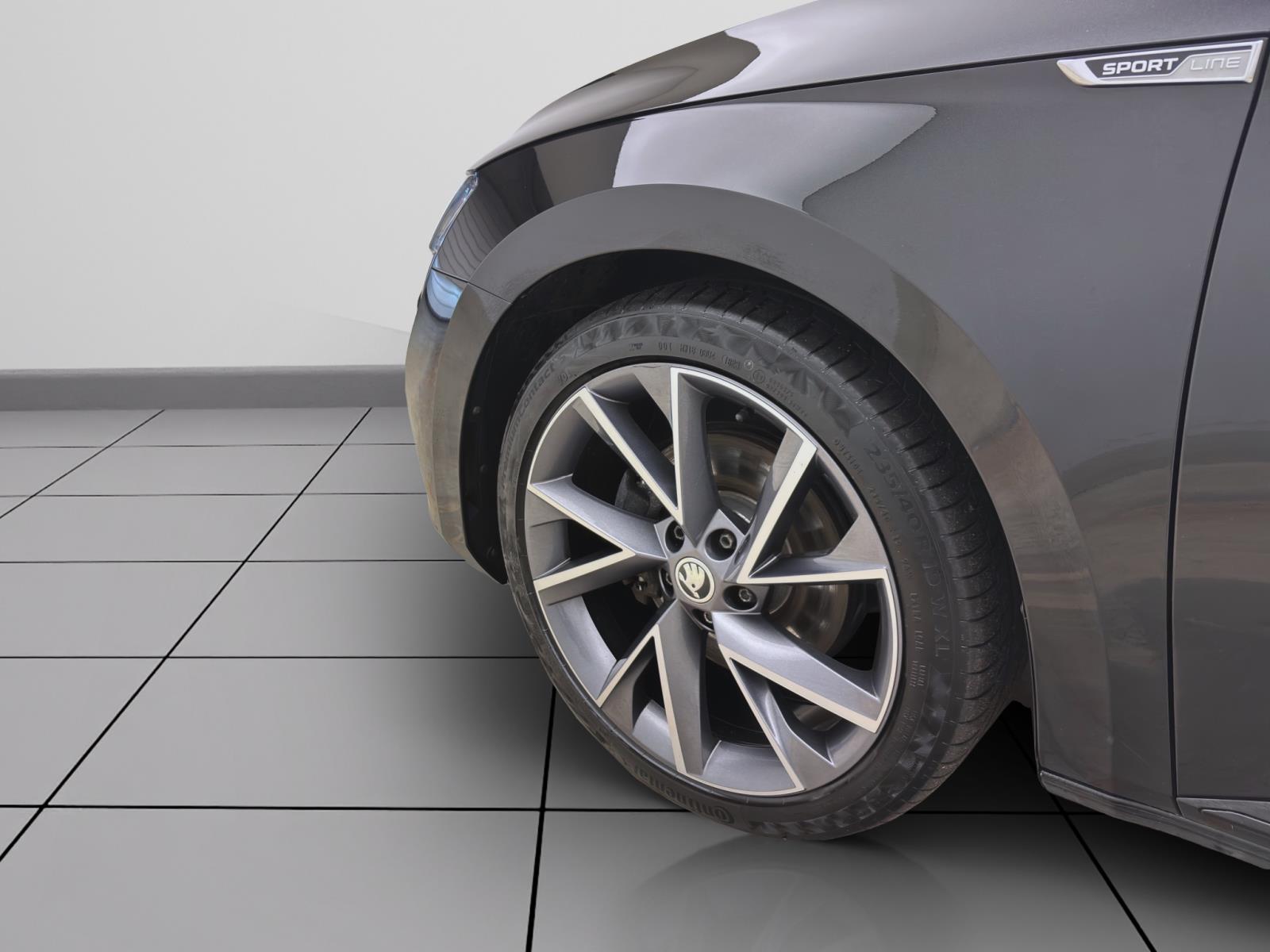 Skoda Superb Combi 2.0 TDI DSG 4x4 SPORTLINE AHK NAVI LED