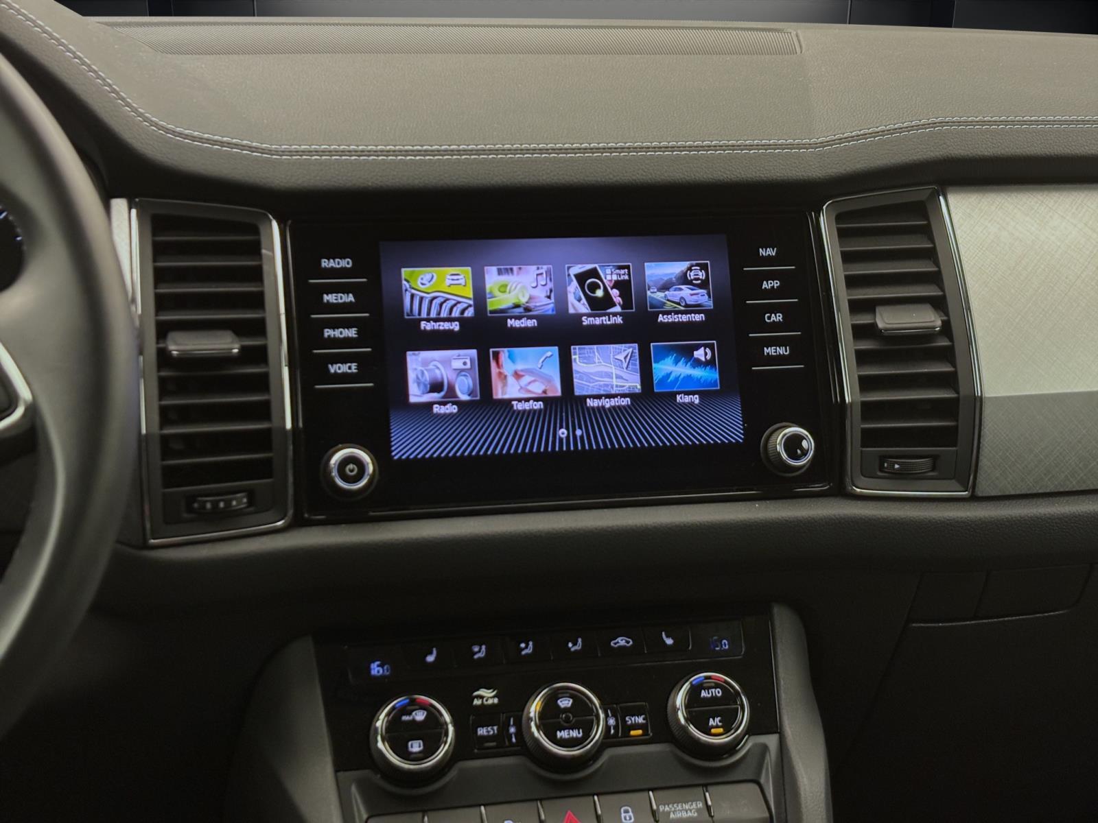 Skoda Kodiaq 2.0 TDI DSG 4x4 TOUR NAVI AHK PDC ACC