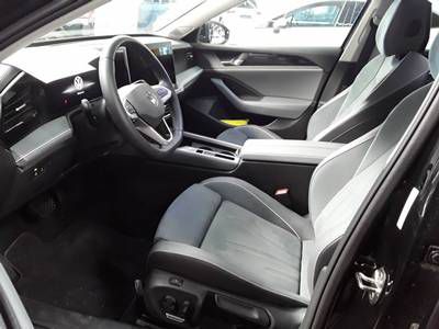 Volkswagen Passat Variant 1.5 eTSI DSG BUSINESS NAVI AHK ACC KAMERA