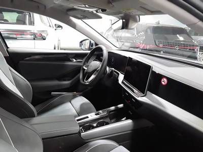 Volkswagen Passat Variant 1.5 eTSI DSG BUSINESS NAVI AHK ACC PDC