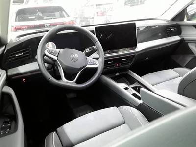 Volkswagen Passat Variant 1.5 eTSI DSG BUSINESS NAVI AHK ACC PDC