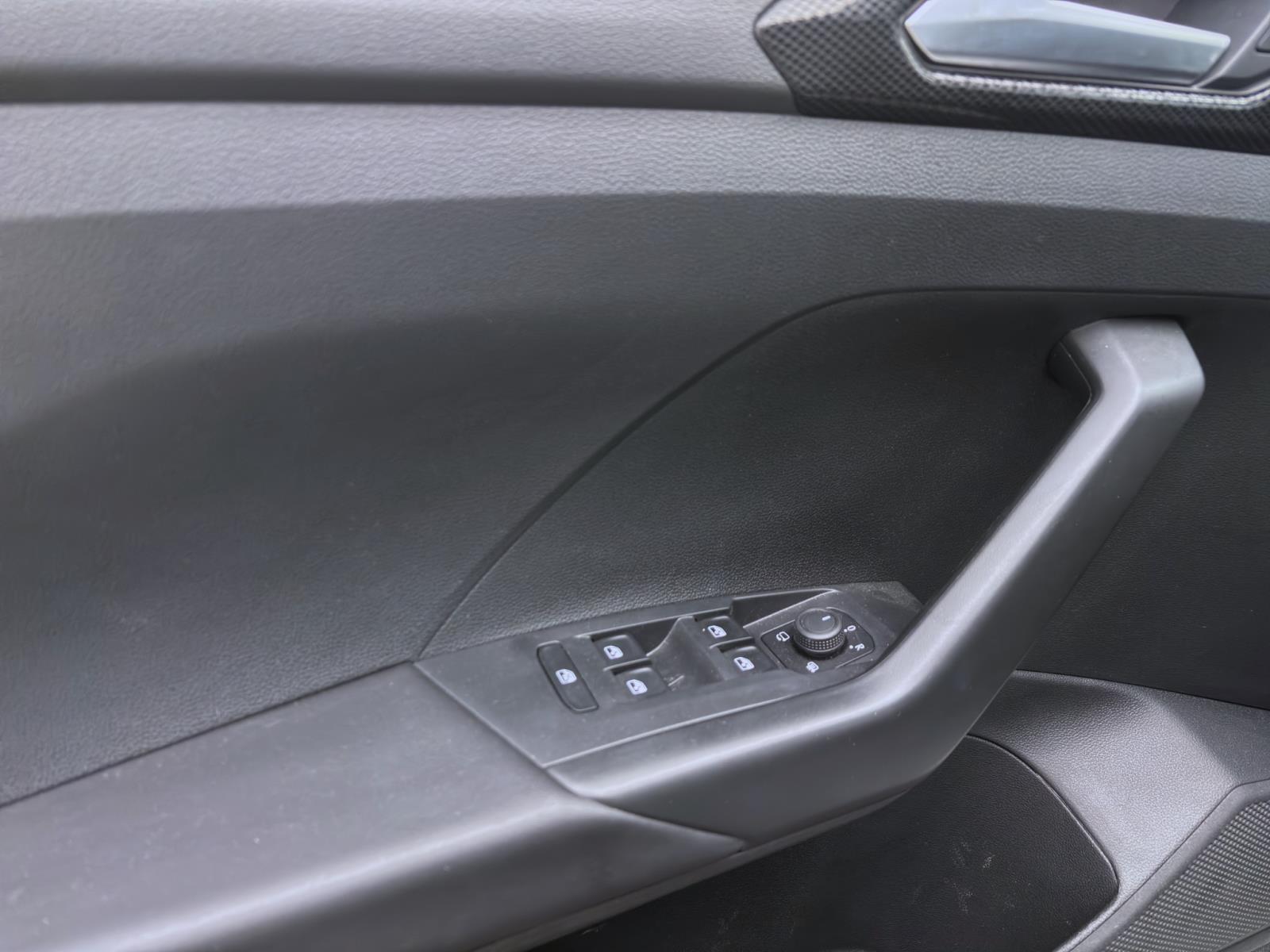 Volkswagen T-Cross 1.0 TSI LIFE NAVI LED SITZHZG PDC