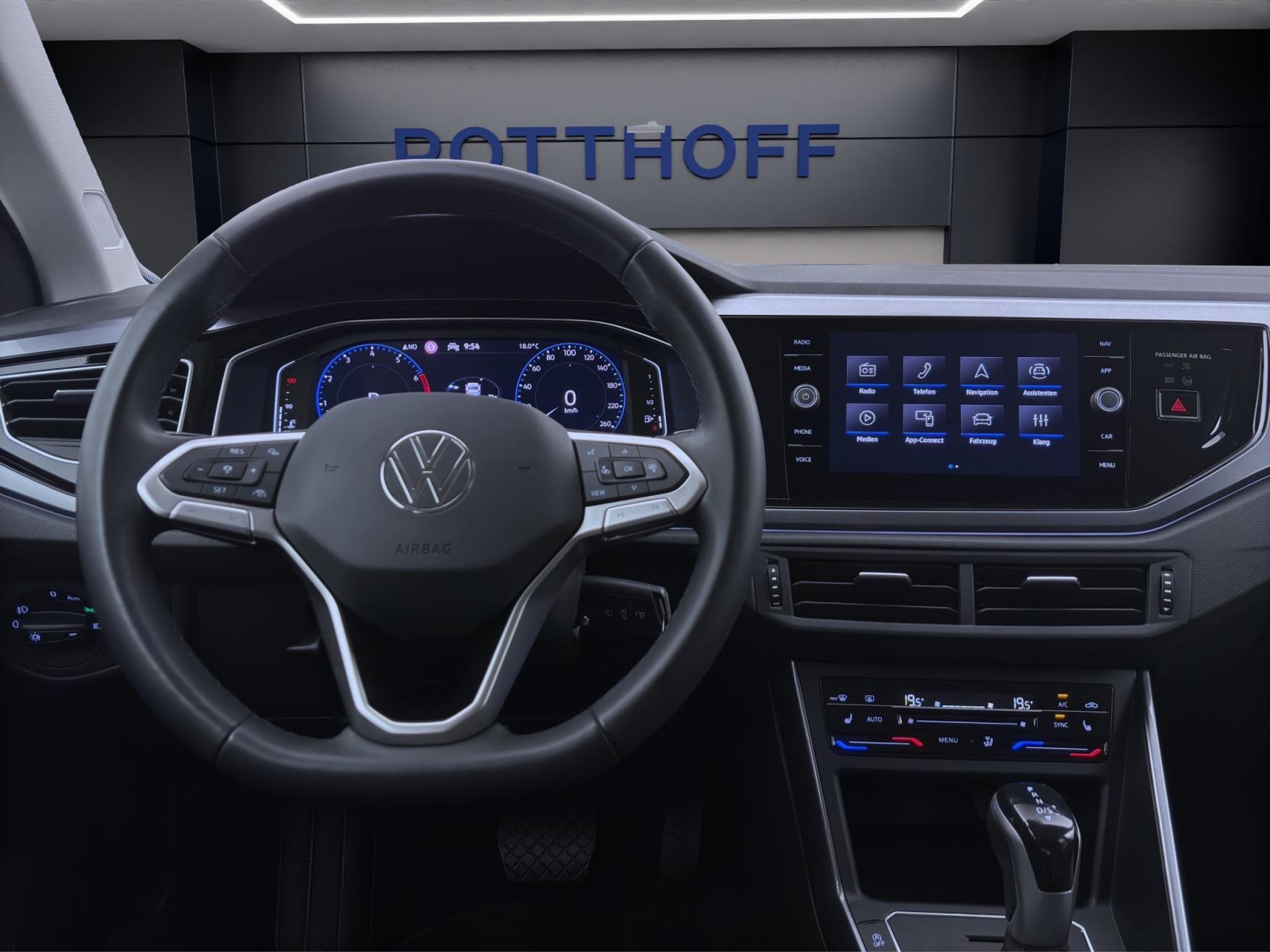 Volkswagen Polo 1.0 TSI DSG STYLE NAVI IQ.LIGHT SITZHZG PDC