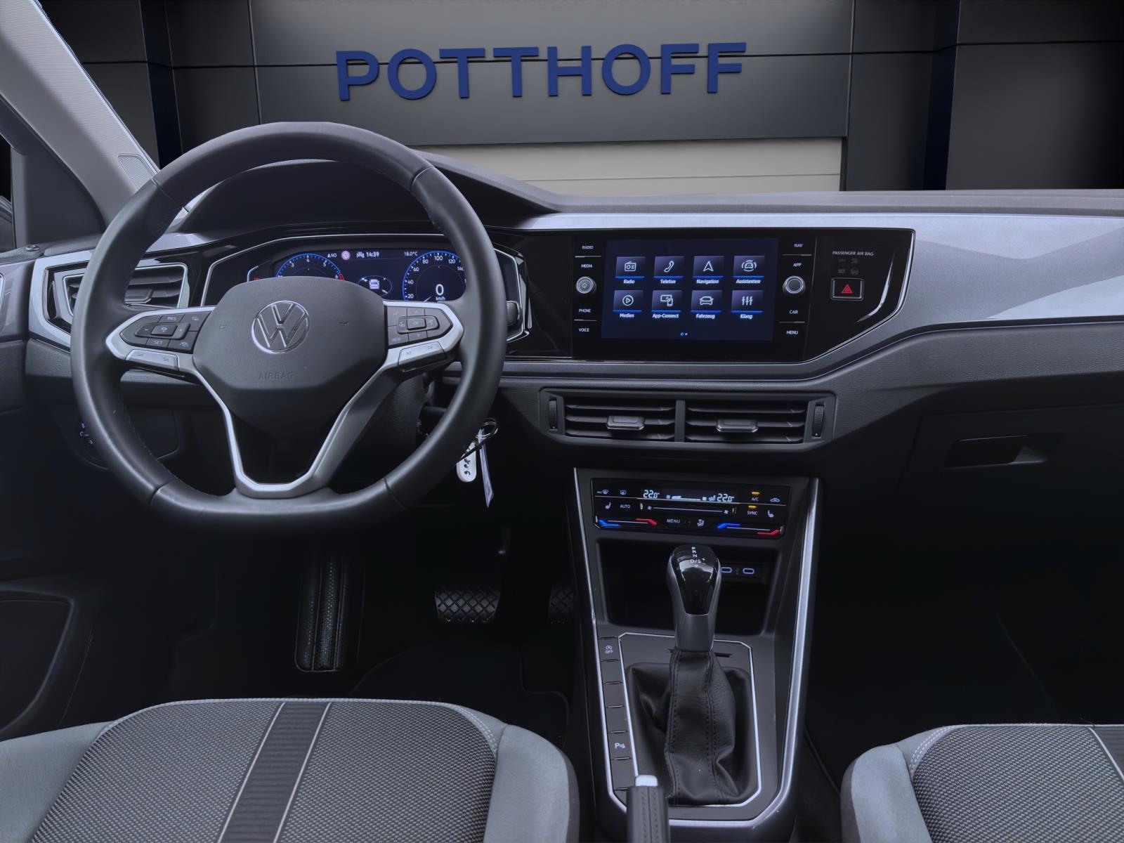 Volkswagen Polo 1.0 TSI DSG STYLE NAVI IQ.LIGHT SITZHZG PDC