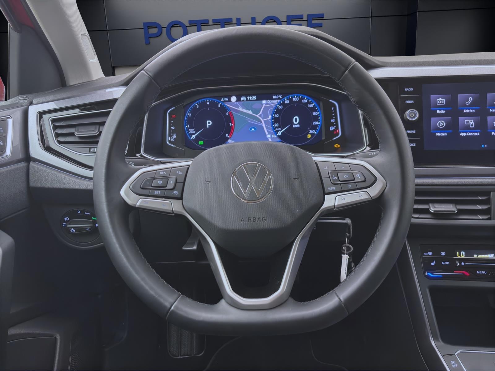 Volkswagen Polo 1.0 TSI DSG STYLE NAVI IQ.LIGHT SITZHZG PDC