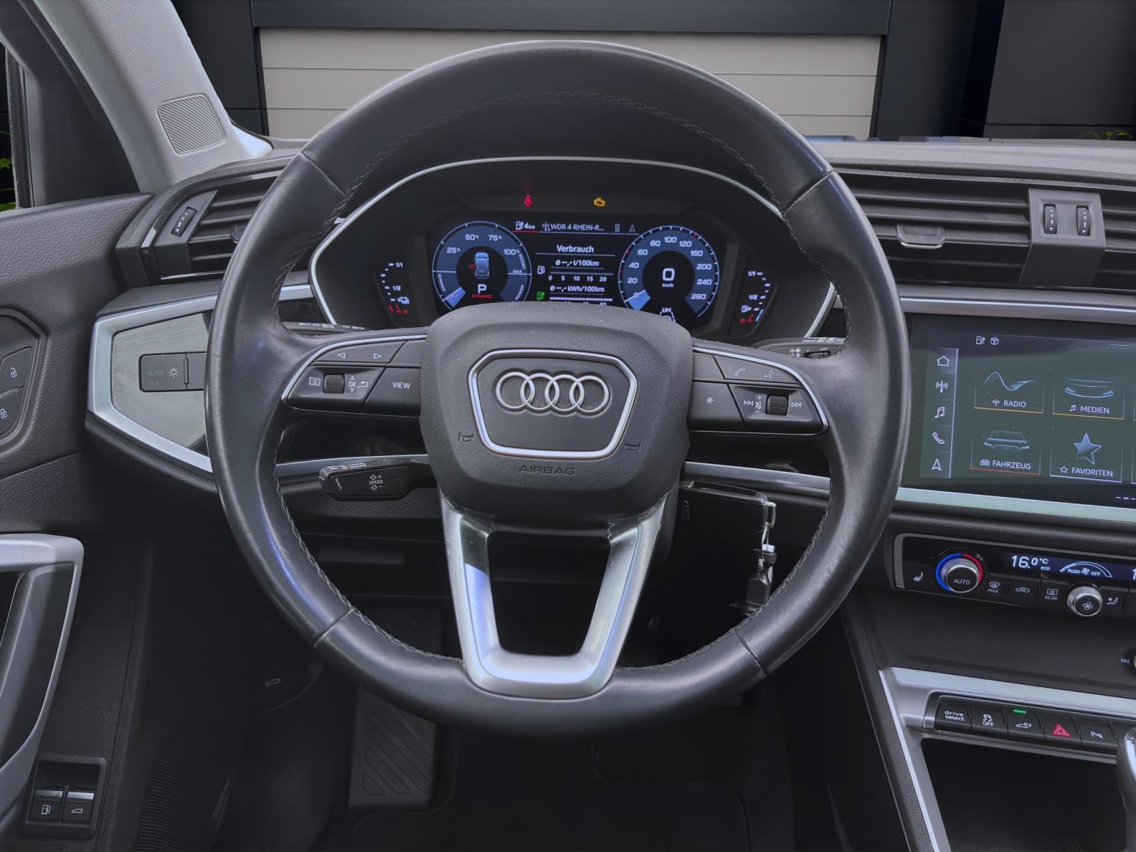 Audi Q3 45 TFSIe PANO AHK NAVI SHZG VIRTUAL