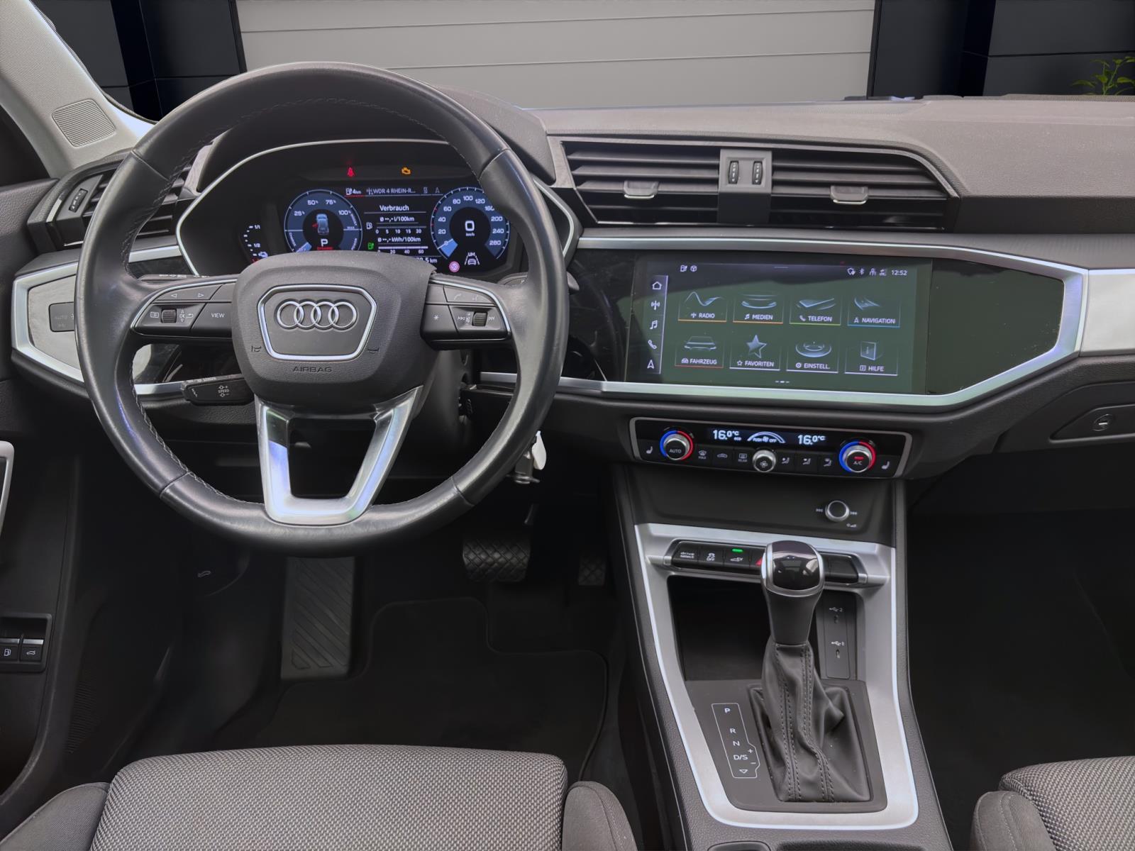 Audi Q3 45 TFSIe PANO AHK NAVI SHZG VIRTUAL