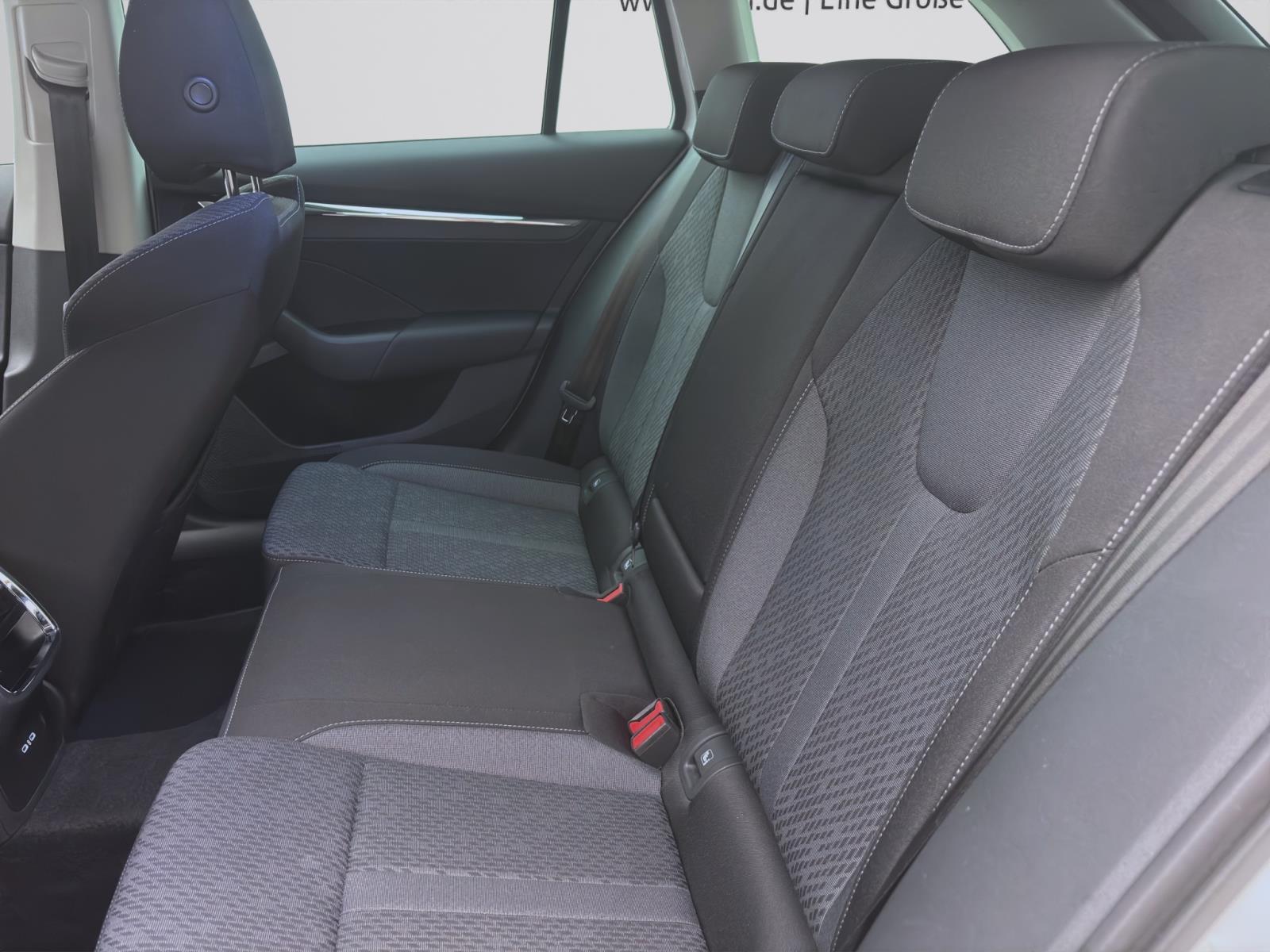 Skoda Octavia Combi 2.0 TDI STYLE NAVI PDC SITZHZG ACC