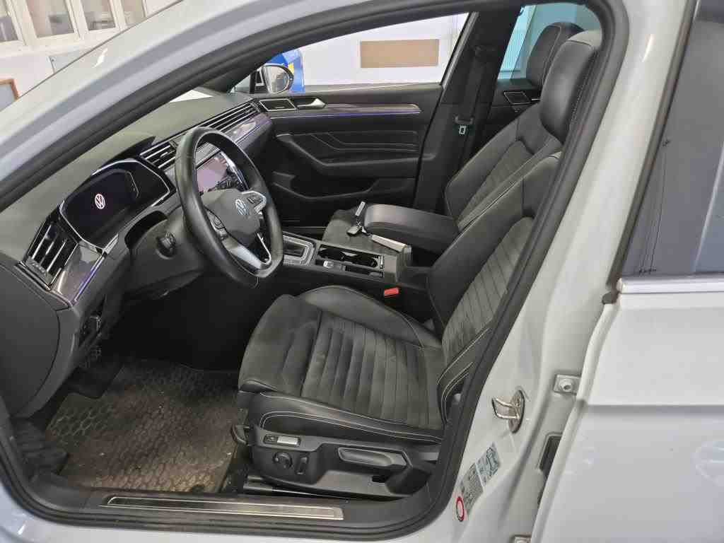 Volkswagen Passat Variant 2.0 TDI DSG ELEGANCE STANDHZG PANO AHK