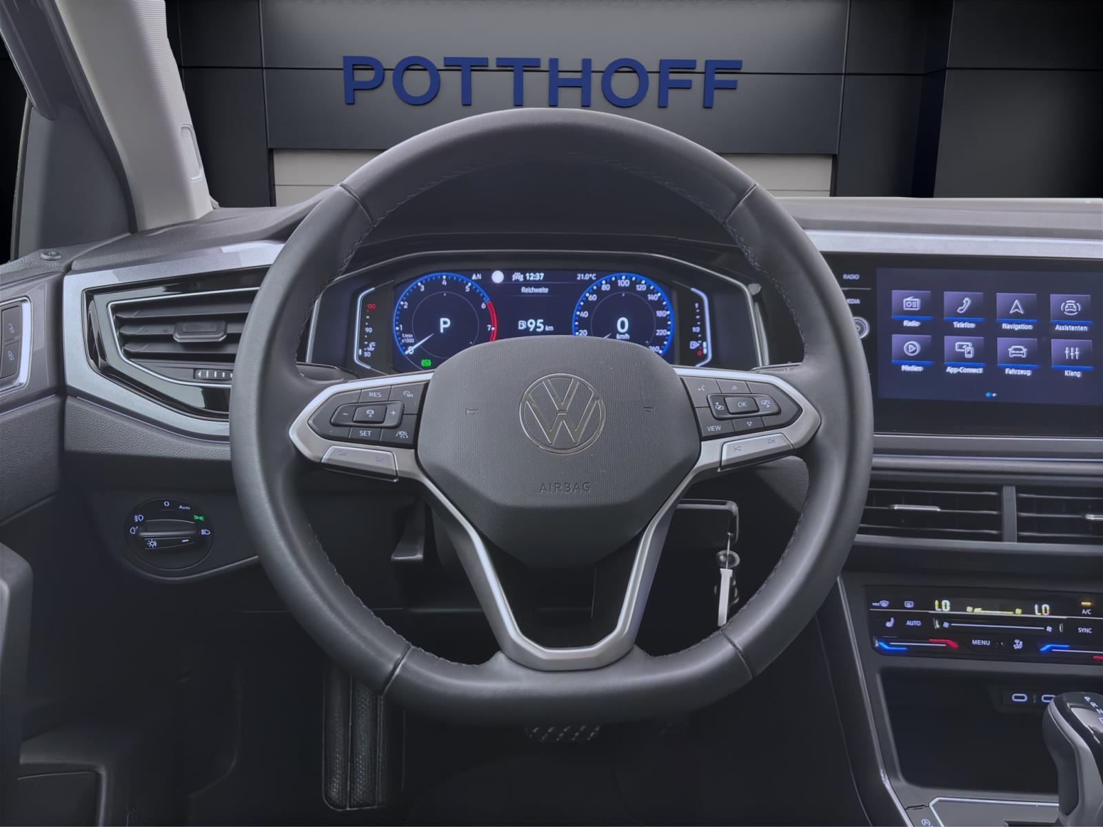 Volkswagen Polo 1.0 TSI DSG STYLE NAVI IQ.LIGHT SITZHZG PDC