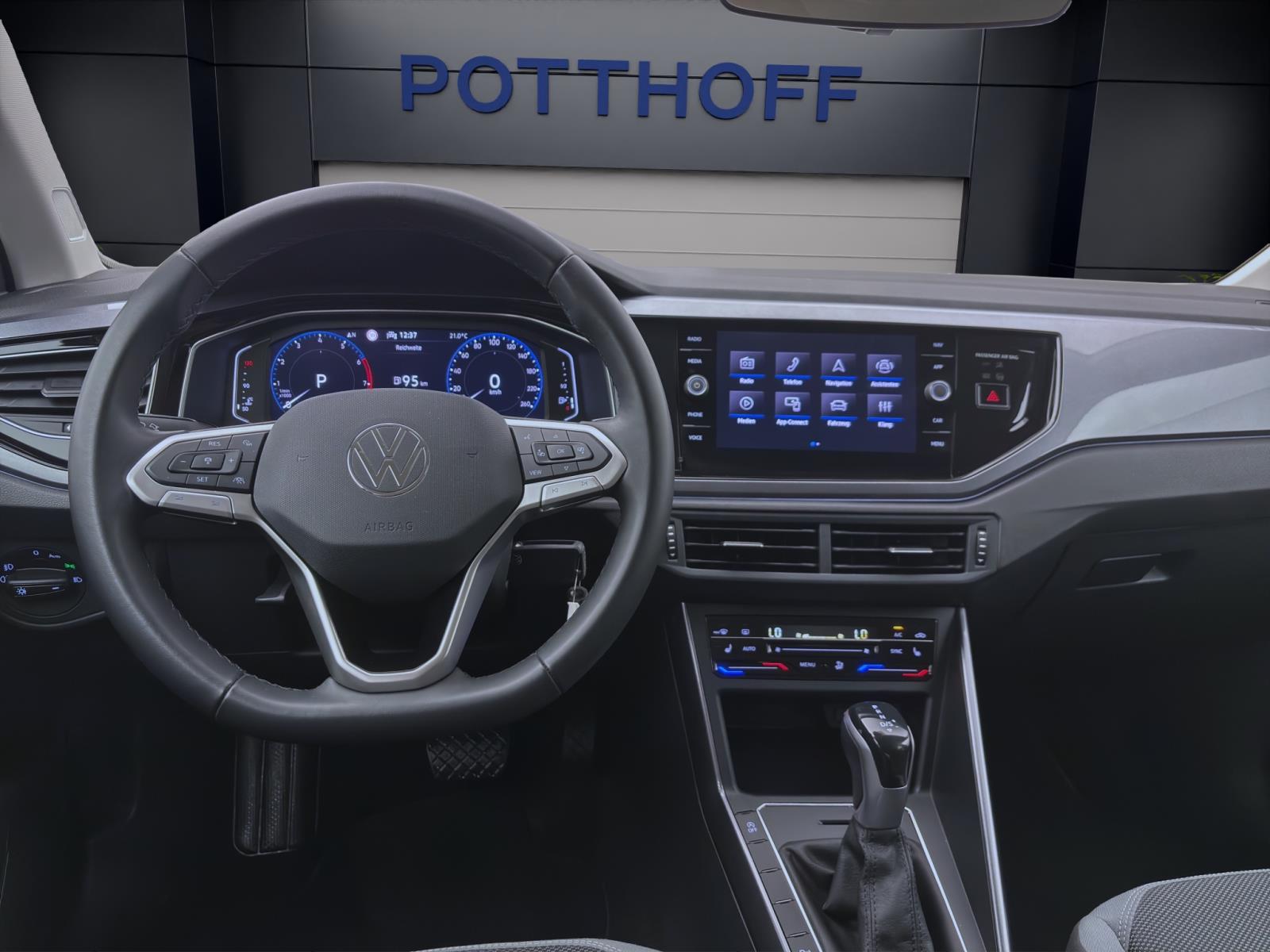 Volkswagen Polo 1.0 TSI DSG STYLE NAVI IQ.LIGHT SITZHZG PDC