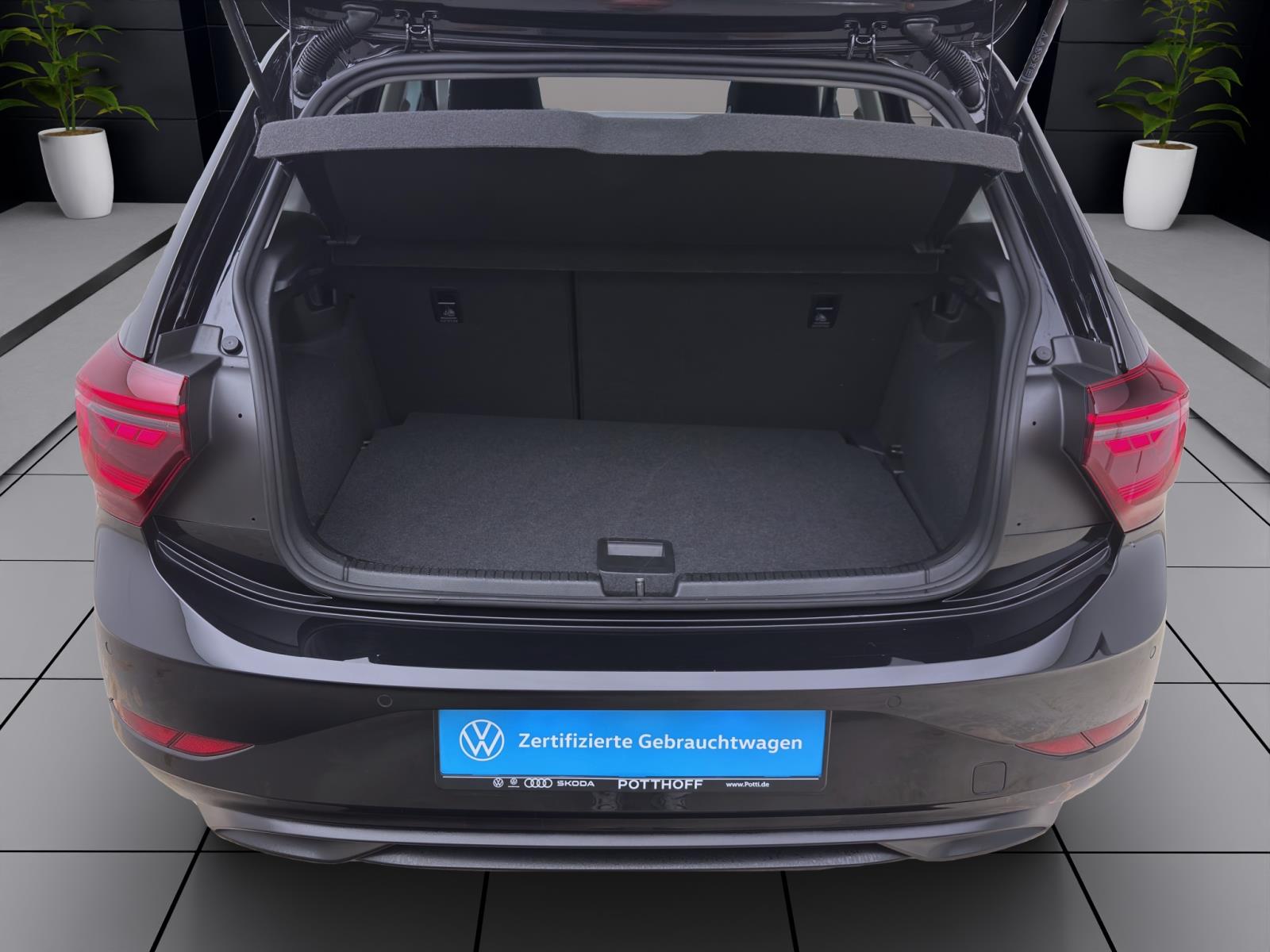 Volkswagen Polo 1.0 TSI DSG STYLE NAVI IQ.LIGHT ACC PDC