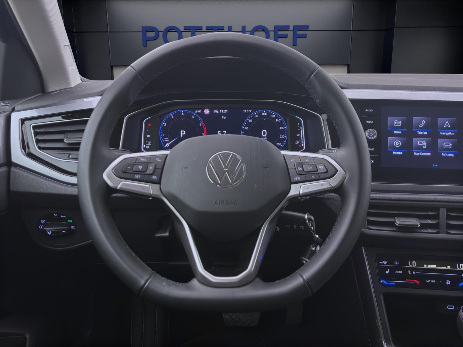 Volkswagen Polo 1.0 TSI DSG STYLE NAVI IQ.LIGHT SITZHZG PDC