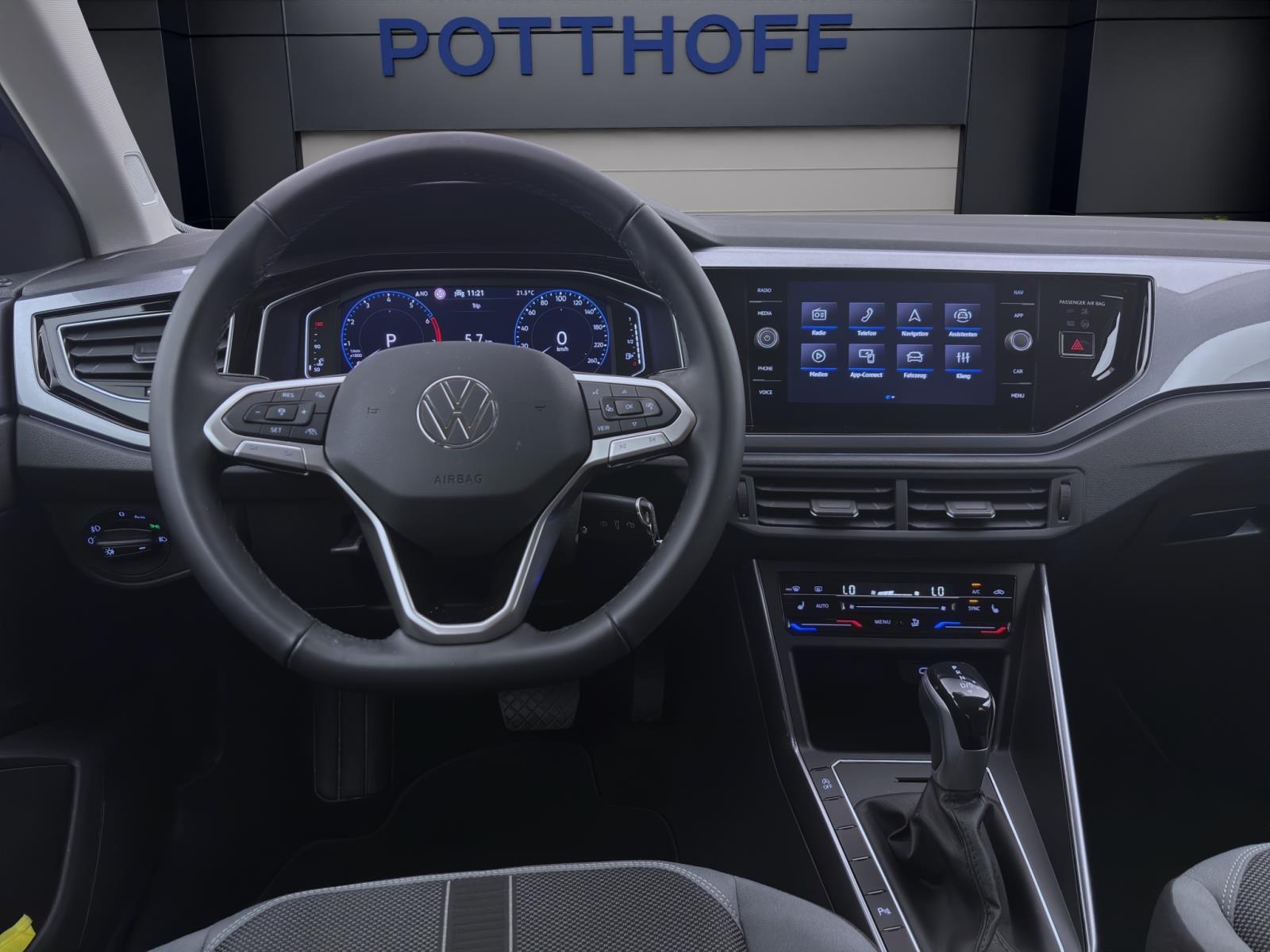 Volkswagen Polo 1.0 TSI DSG STYLE NAVI IQ.LIGHT SITZHZG PDC