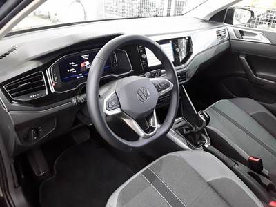 Volkswagen Polo 1.0 TSI DSG STYLE NAVI IQ.LIGHT SITZHZG PDC