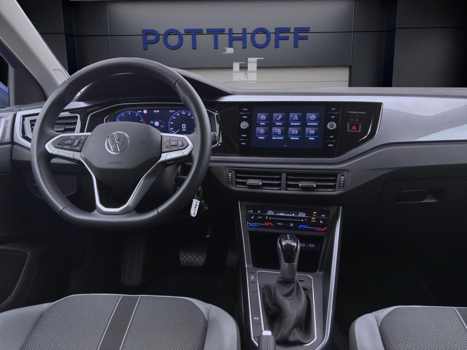 Volkswagen Polo 1.0 TSI DSG STYLE NAVI IQ.LIGHT SITZHZG PDC