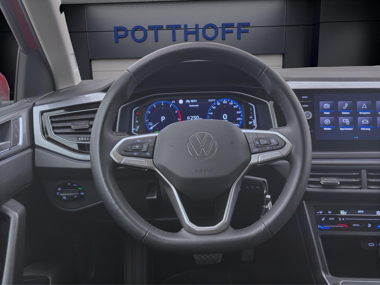 Volkswagen Polo 1.0 TSI DSG STYLE NAVI IQ.LIGHT ACC PDC