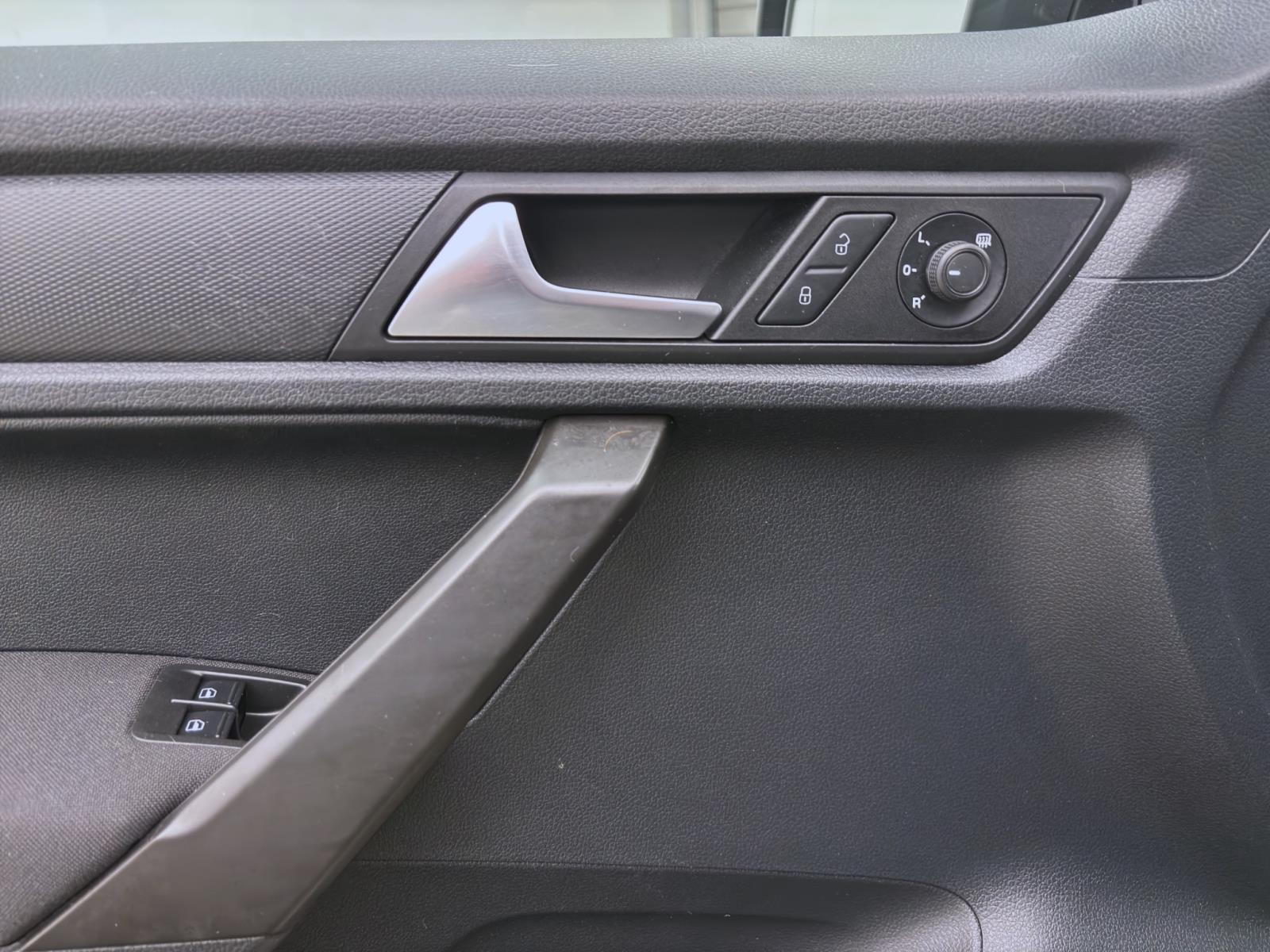Bild 9: Volkswagen Caddy 2.0 TDI KLIMA ROLLSTUHLRAMPE