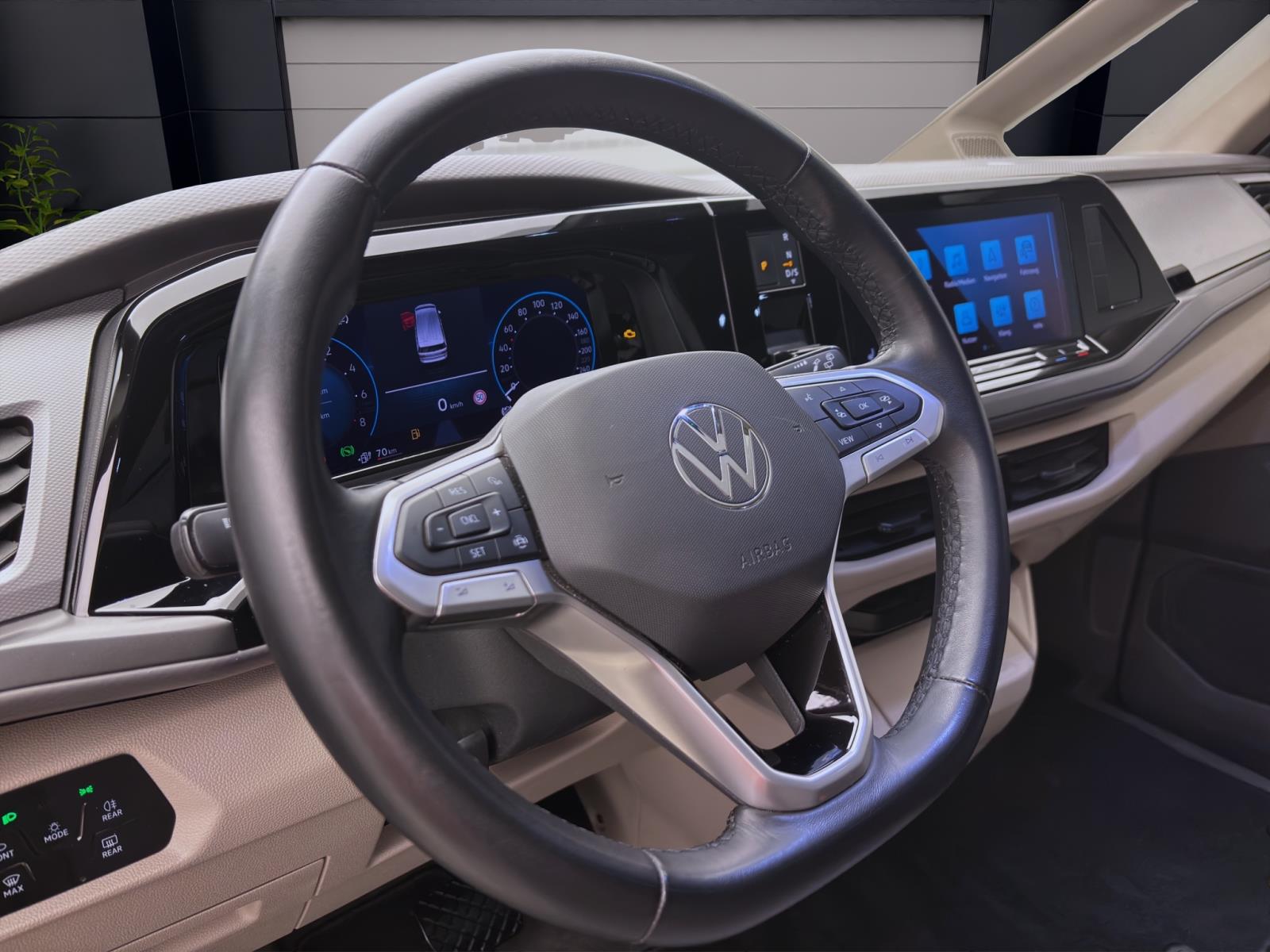 Volkswagen T7 Multivan 1.4 eHybrid DSG AHK PANO IQ.LIGHT NAVI